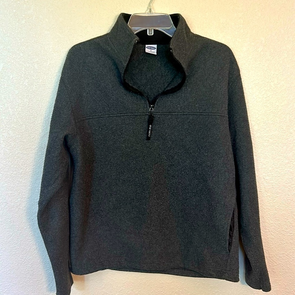 Men’s gray Old Navy fleece size medium.